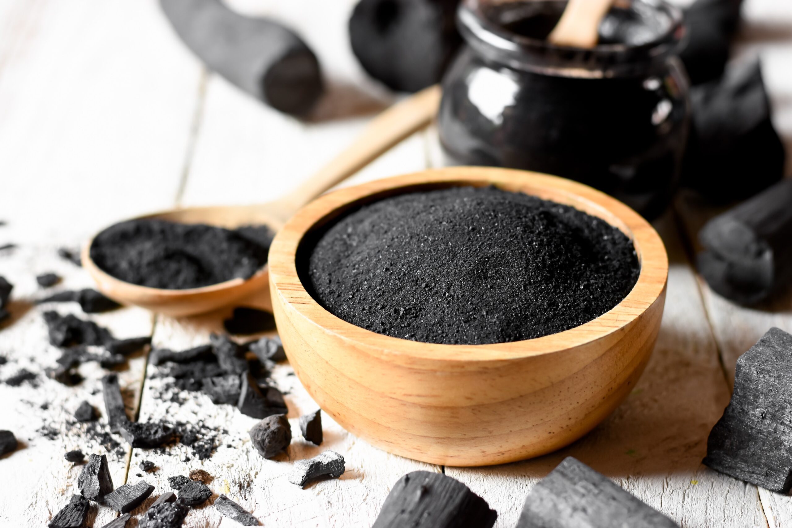 Alimentation, cosmétiques : le charbon débarque et fait des miracles